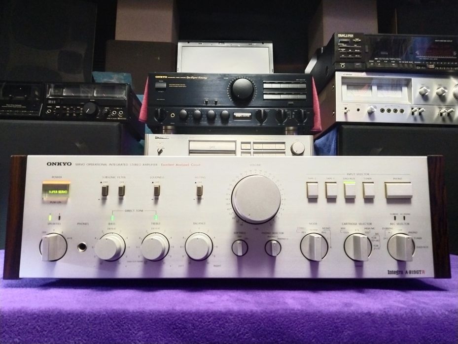 ONKYO Integra A-819GTR