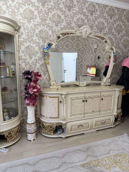 Гарнитур в зал и комод с зеркалом