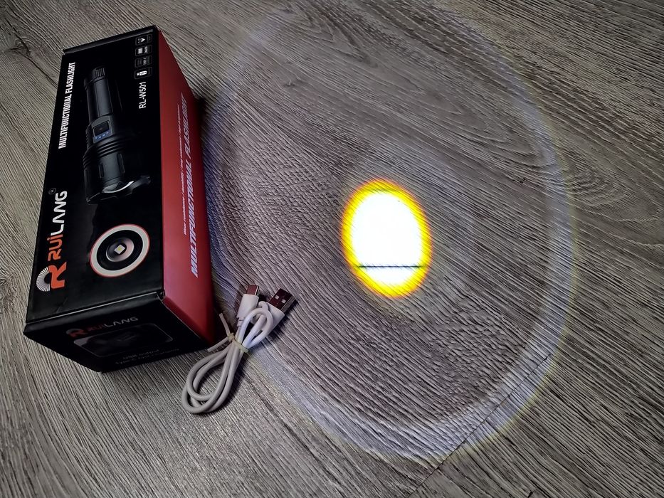 Lanterna Profesionala cu led tip laser, zoom, punct fix distanta mare