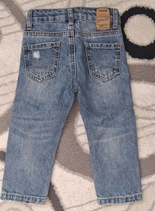 Продам детские джинсы