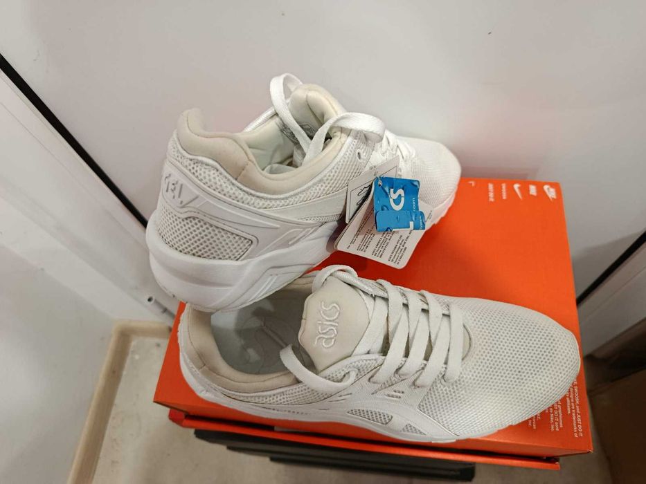 Asics - дамски маратонки с дефект Оригинал Код 958