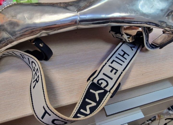 Tommy Hilfiger дамска паласка металик