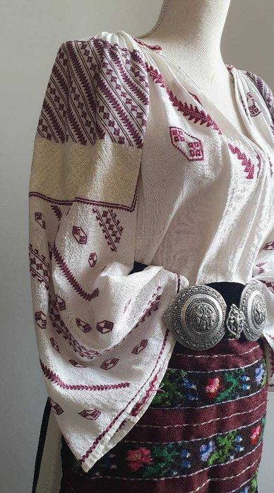 REDUCERE 20%! Costum popular (ie/camasa, poala, catrinte/fote/sorturi)