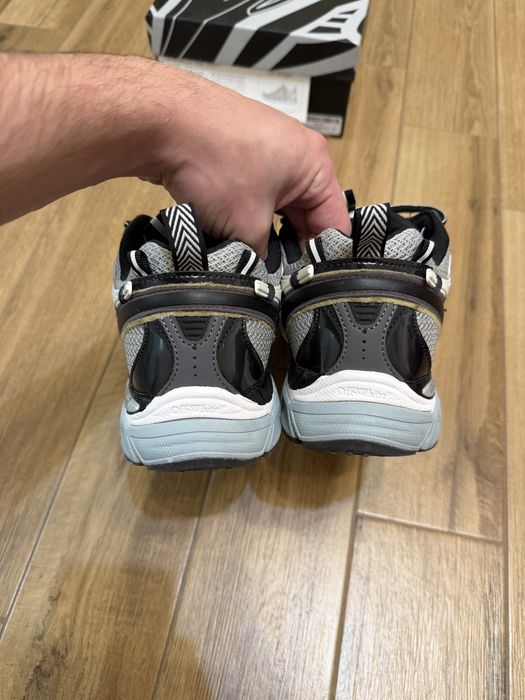 Off-White Be right back