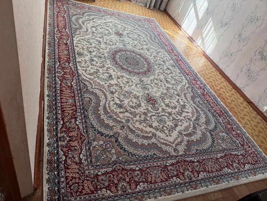 Продам ковер в отличном состоянии