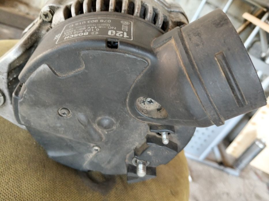 Генератор на Ауди 100