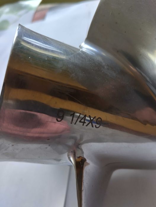 Продавам винт от неръждаемата стромана.