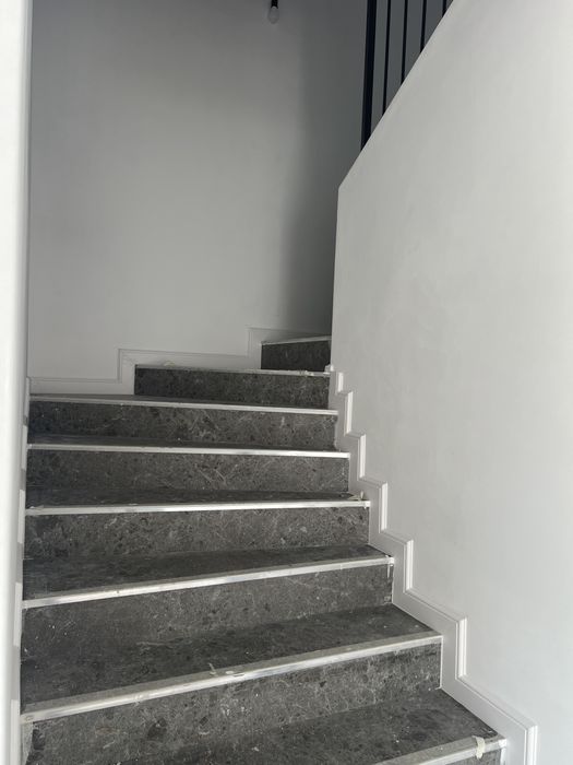 Casa vanzare 5 camere 194 mp