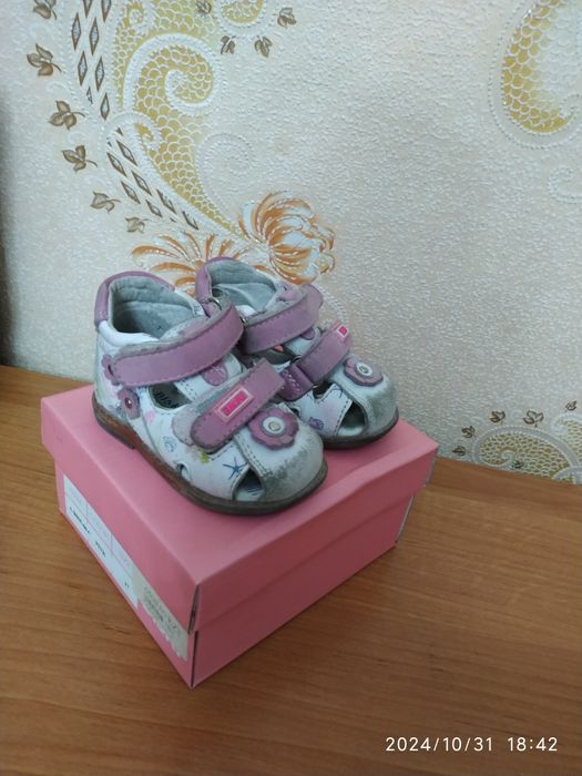 Продам детскую обувь