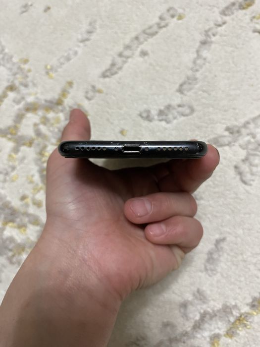 Продам айфон 7!!!