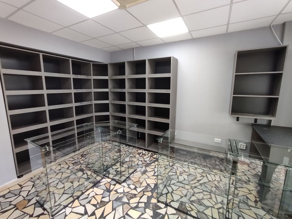 Rafturi, tejghele, mobilier comercial pentru magazine
