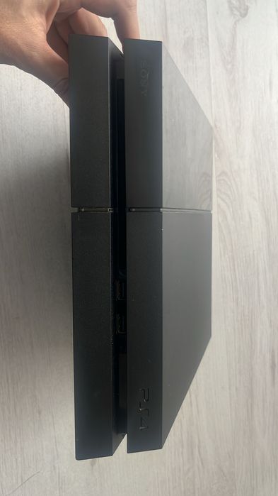 Vand Ps4 + 3 jocuri