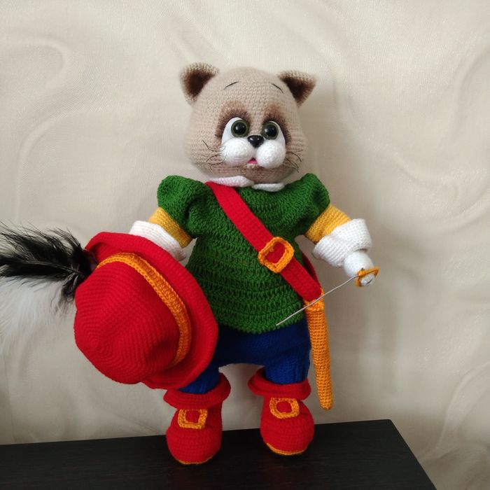 Кот в сапогах. Вязаные игрушки.