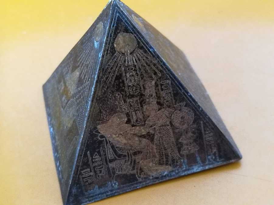 пирамида  бронз с инкрустации
