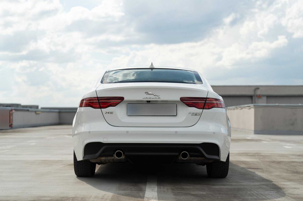 Jaguar XE - Aut - Benzina - 71k km - istoric full - garantie