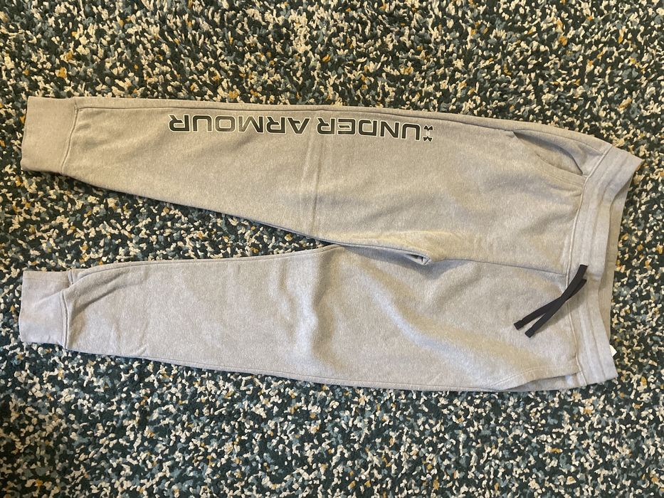 Vand pantaloni Under Armour