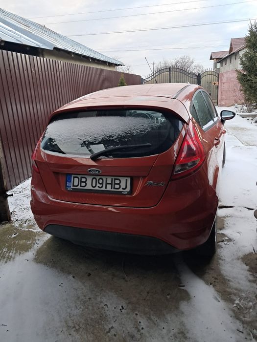 Vând Ford Fiesta an 2012