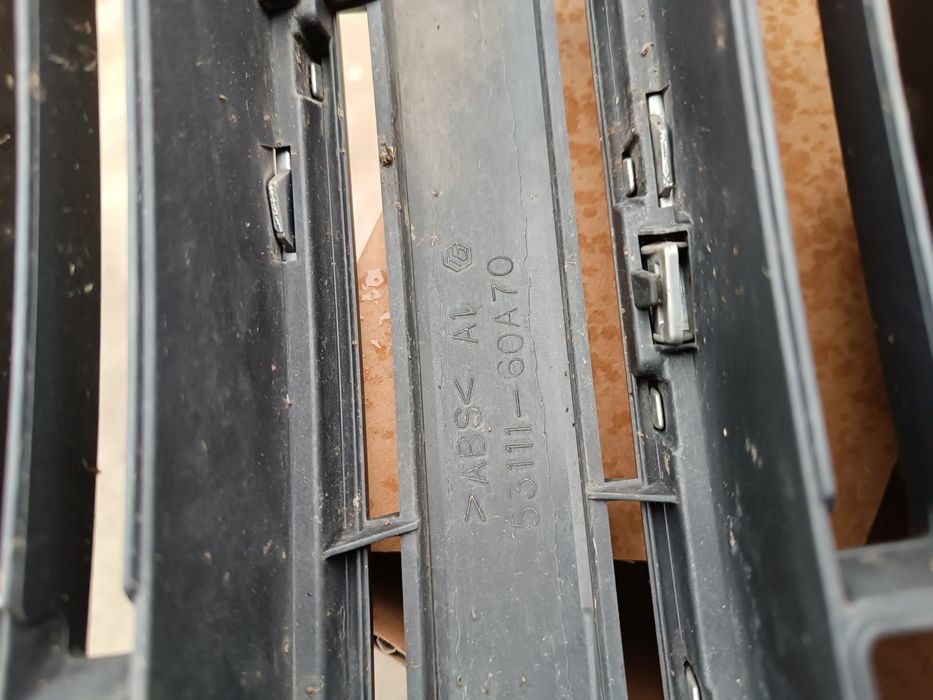 Предна решетка тойота ланд крузер прадо 150