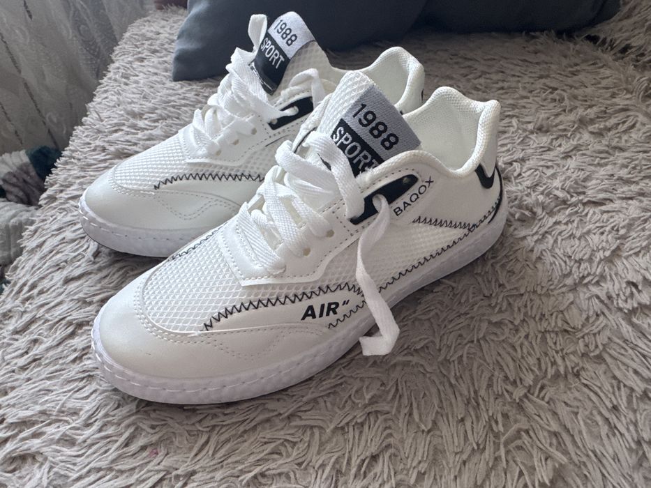 Кроссовки новые 36 размер