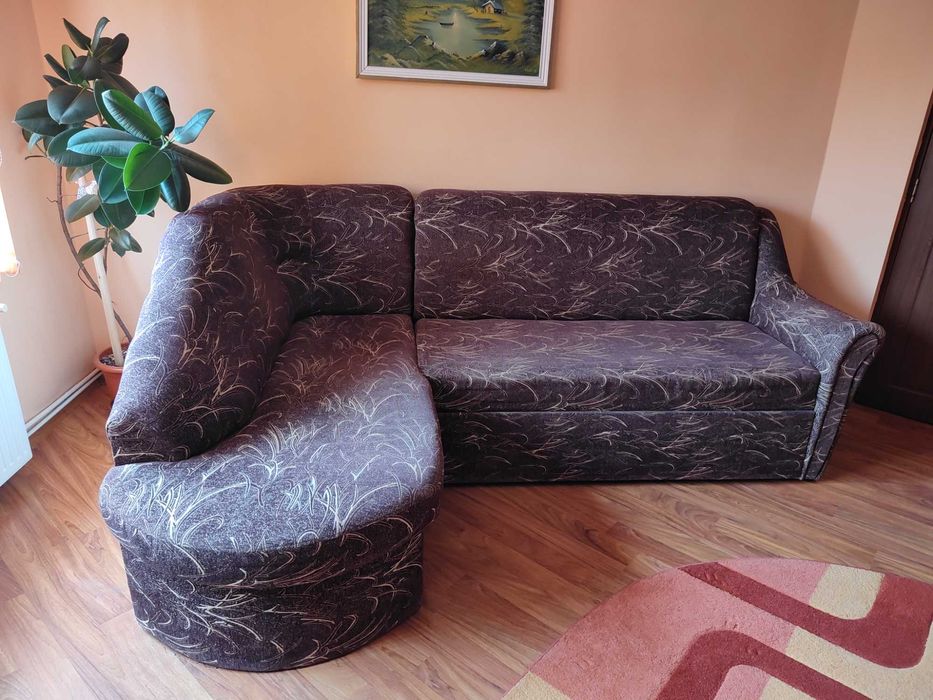 Colțar spațios, confortabil, stare bună – ideal pentru relaxare