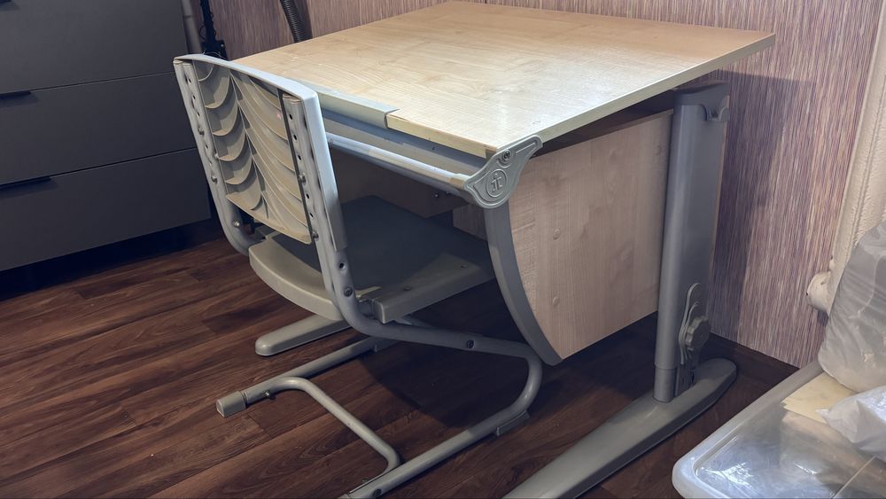 Растущая парта Дэми