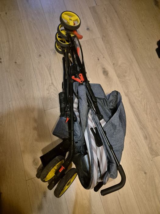 Carucior voiaj Kinderkraft Giraffe tip umbrela