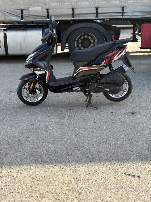 Generic rs8000 Скутер 125куб.