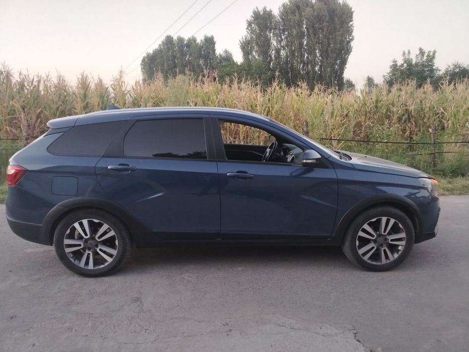 Lada Vesta cross