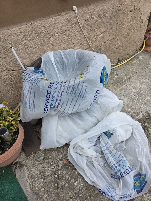 4 cauciucuri all sezon  235/45 R17 ca noi folosite mai puțin de o luna