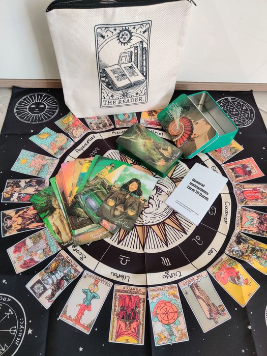 Комплект с карти Таро