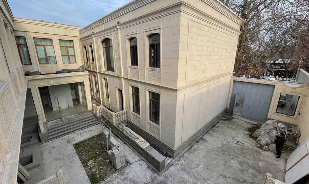 Сдаётся Здание Вдоль дороги 1400м2 ул.Луначарского