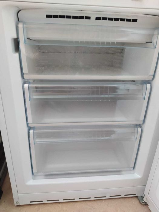 Продам холодильник BOSCH новый