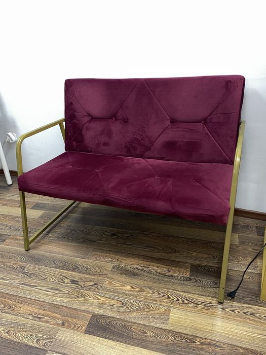 Проодаю офисный диван