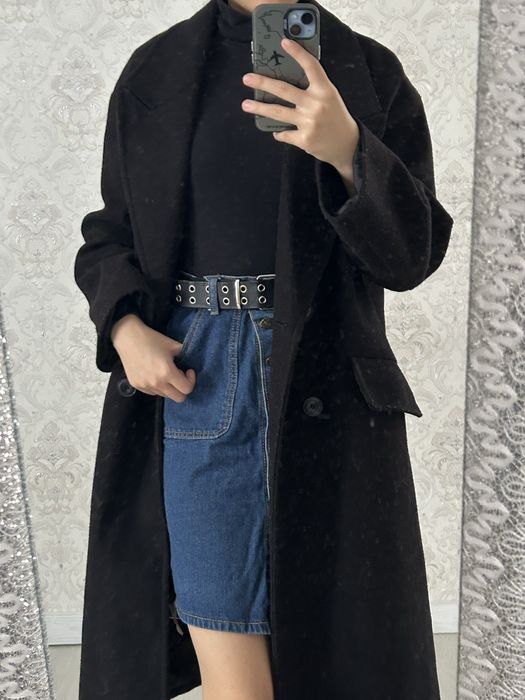 Тренч и черное пальто