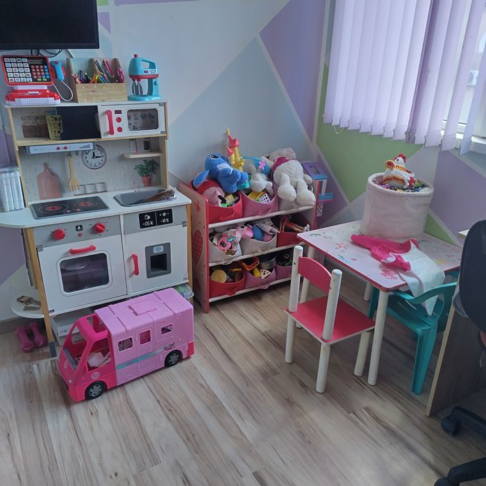 Количка,играчки,принадлежности,дрехи,органайзер,детска кухня,маса..