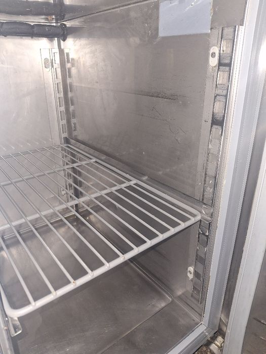 Хладилна маса средно температурна