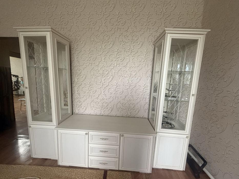 Продам горку в гостинную