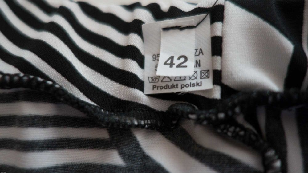 Fustă lungă , nepurtată, fabricată în Polonia