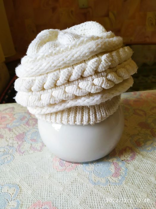 Шапки женские. Разные.