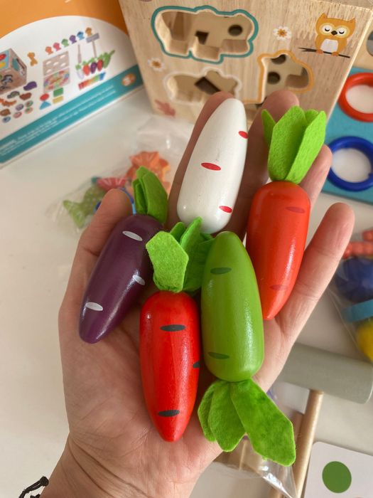 Сензорен дървен куб за двигателни умения - 8 в 1, монтесори