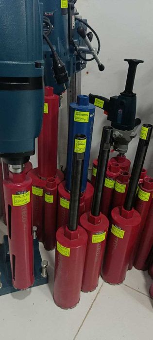 Коронки для алмазных машин и аксессуары для них.