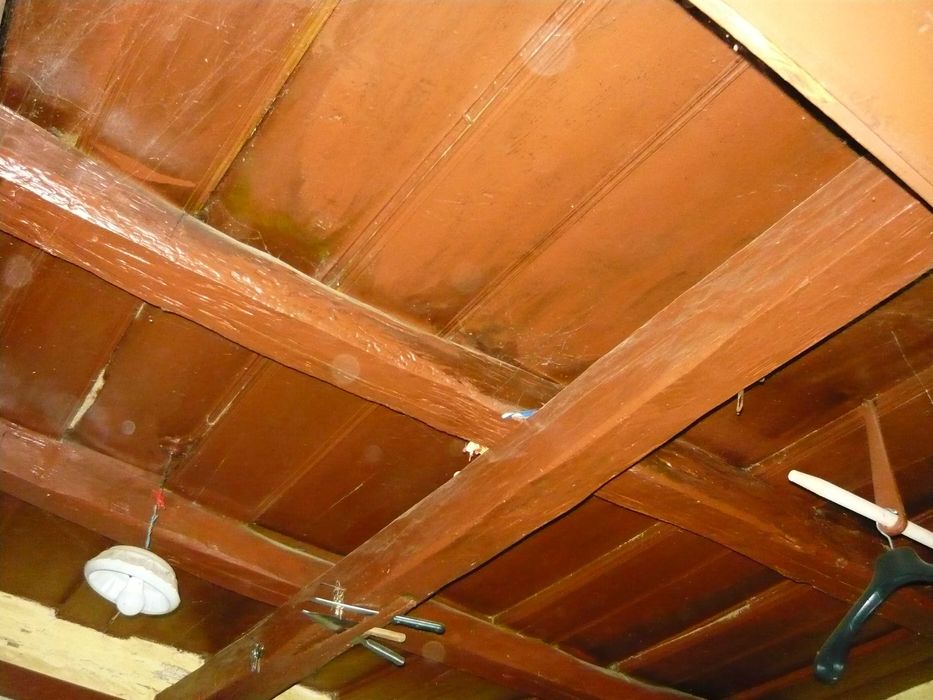 Grinzi de stejar din casa veche . Casa batraneasca 1910