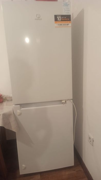 Холодильник Indesit