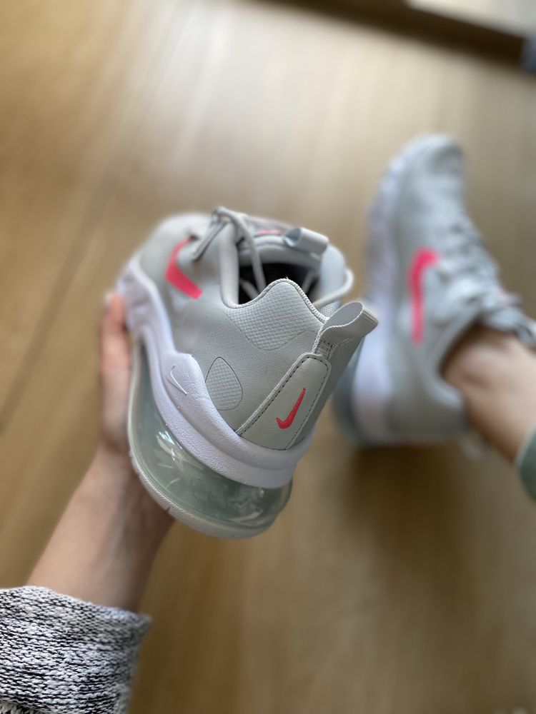 Nike Air Max 270 React m rime 39 Baciu OLX.ro