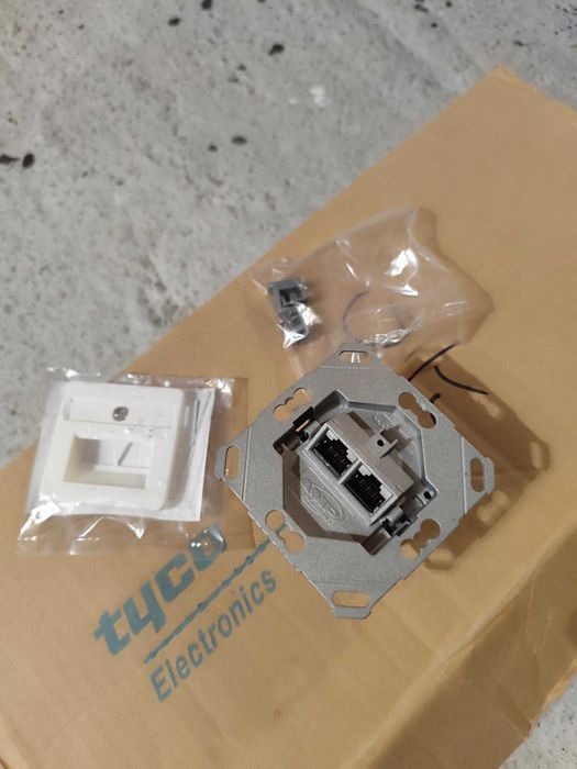 Priza perete date ingropata alba, 2x RJ45, cat6, ecranata, Tyco Amp