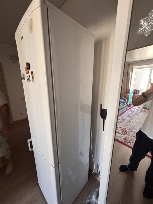 Холодильник продается