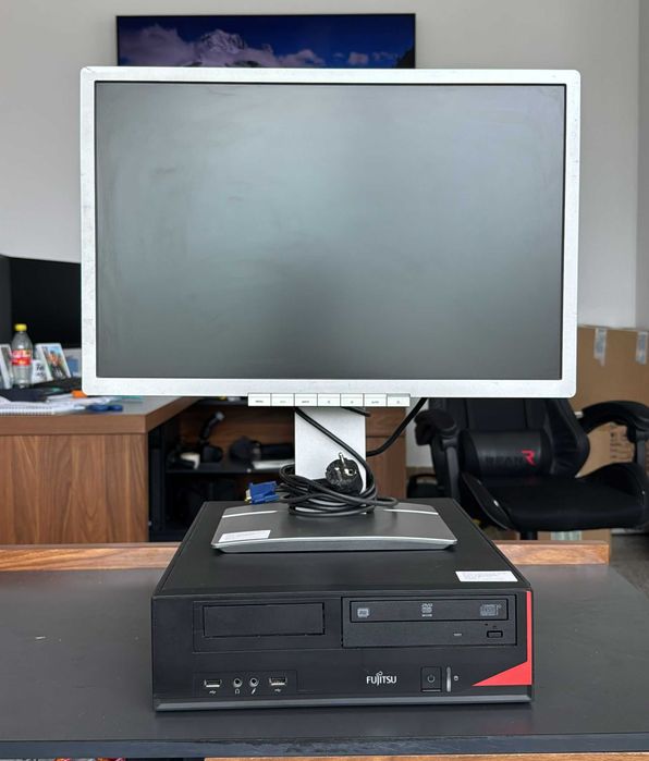 Set Calculator Fujitsu Esprimo E520 si monitor Fujitsu B22W-6, LED, 22 inch, i5-4570, 8 gb ram ddr3, SSD 240 GB, WIN 10 PRO, bonus tastatura si mouse