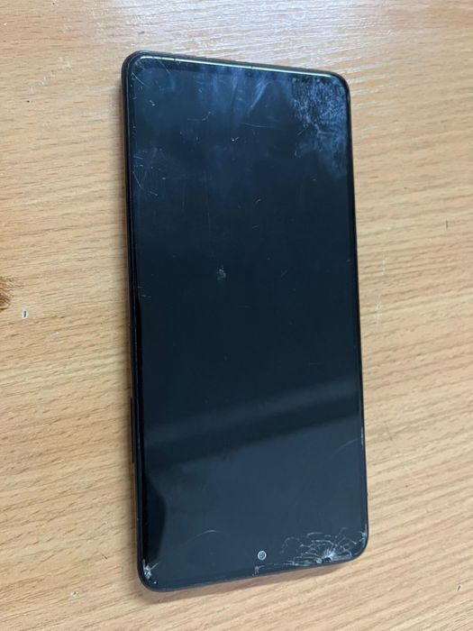 Продаю телефон Redmi note 10Pro не работает!!!