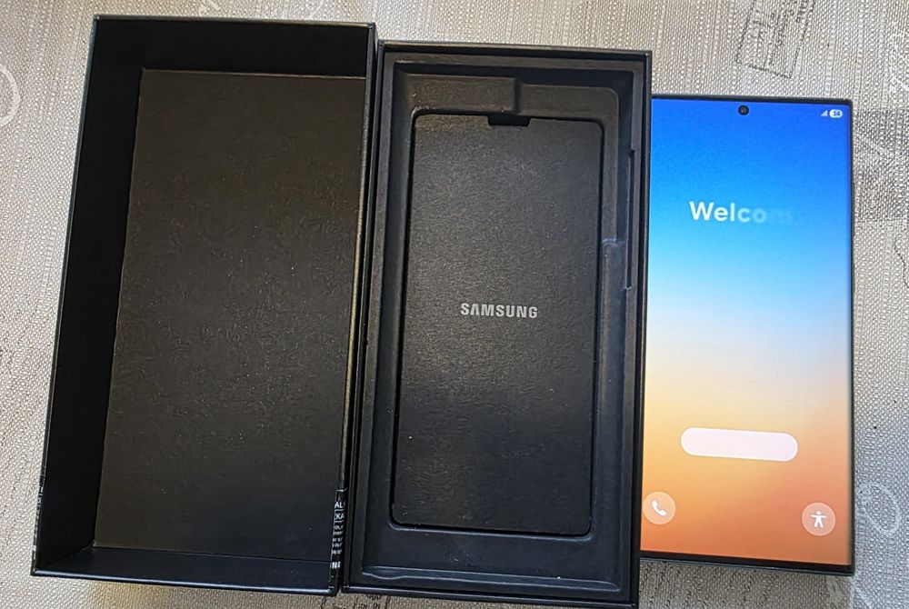 Самсунг Галакси С22 Ултра + слушалки