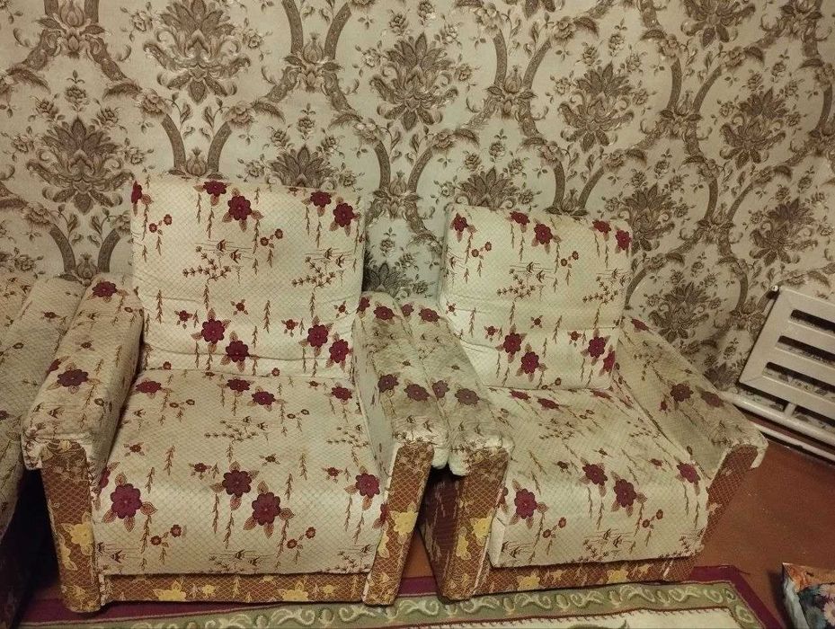 Yumshoq mebl, devan kreslosi bilan sotiladi.